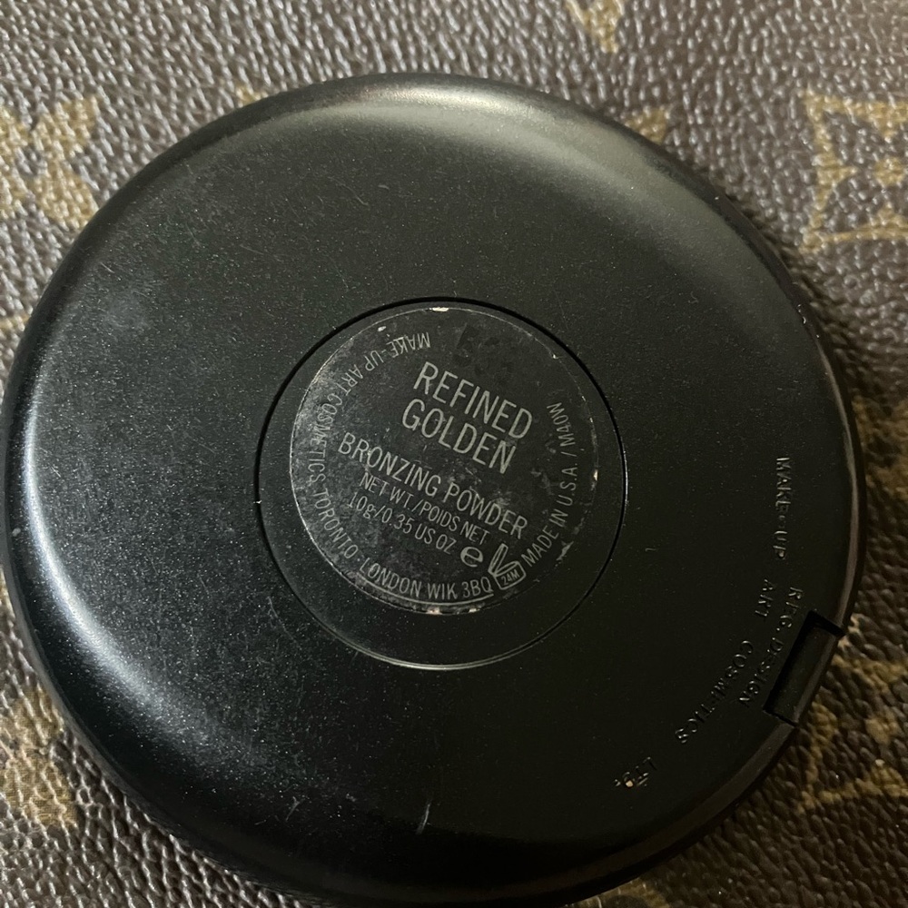 MAC Bronzing Powder - Picture 3 of 3